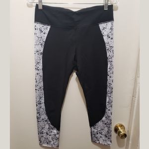 Gaiam Black and White Capri Leggings
